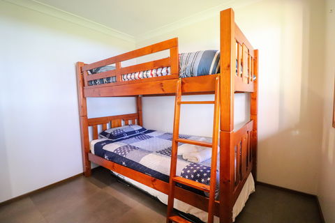 Kingfisher Lakehouse - Tourism Canberra 7