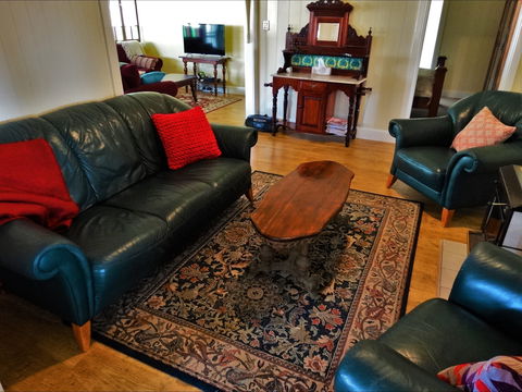 Loughmore House And Cottage - Tourism Canberra 3