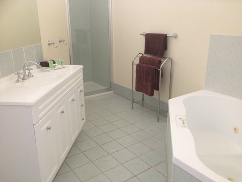 Meeniyan Motel And Bike Hire - Tourism Canberra 5