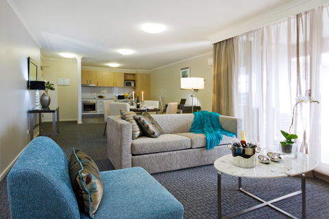 Pacific Suites Canberra - Tourism Canberra 5