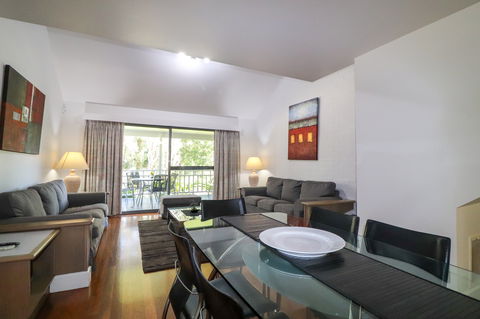 Plover Deluxe Villa 25 - Tourism Canberra 1