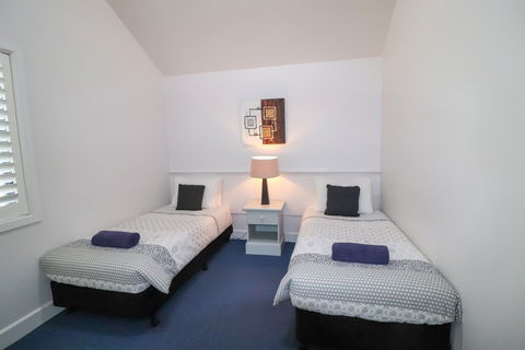 Plover Deluxe Villa 25 - Tourism Canberra 4