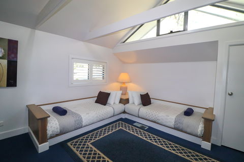 Plover Deluxe Villa 25 - Tourism Canberra 5