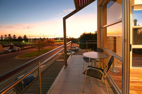 Semaphore Blue Apartments - Tourism Canberra 1