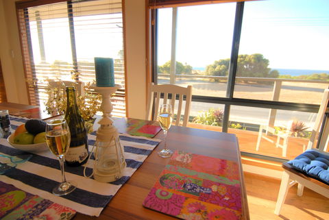 Shorelines - Tourism Canberra 1