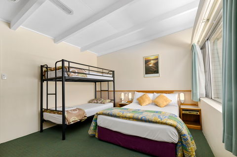 Solomon Inn - Tourism Canberra 0