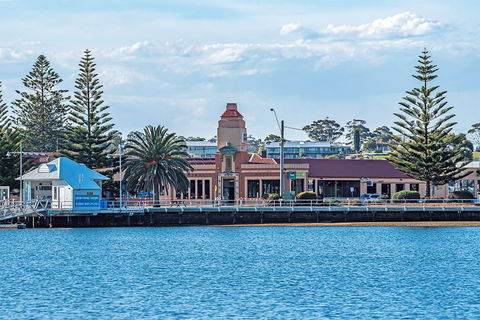 The Central Hotel Motel Lakes Entrance - Tourism Canberra 1