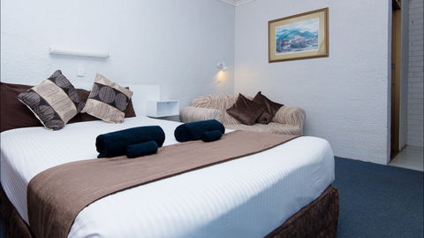 Abajaz Motor Inn - Tourism Canberra 0