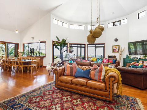Aquila Retreat Eco Mansion - Tourism Canberra 0