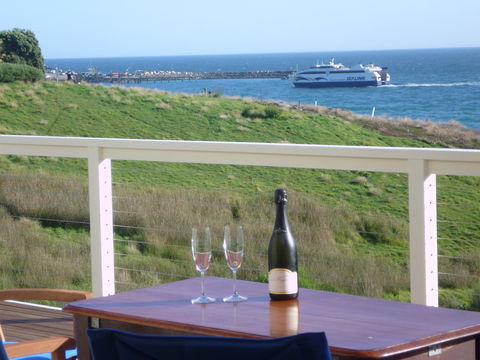 Ashendens At Penneshaw - Tourism Canberra 0