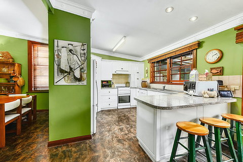 Bay Road - Walk To Blue Lake, CBD And Coffee Shops - Tourism Canberra 0