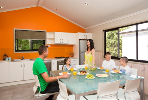 Burleigh Beach Tourist Park - Tourism Canberra 0