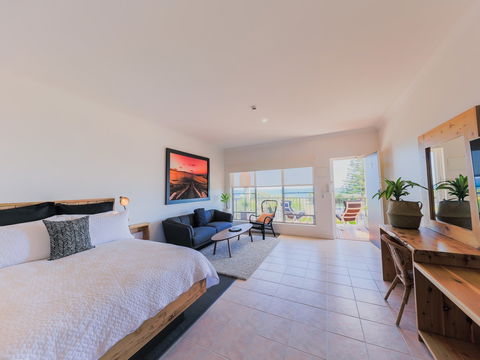COAST Motel & Apartments - Tourism Canberra 0