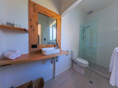 COAST Motel & Apartments - Tourism Canberra 2