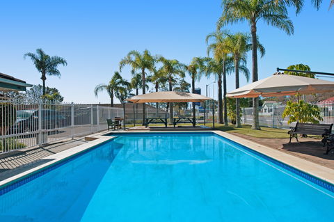 Colonial Terrace Motor Inn And Terrace Brasserie - Tourism Canberra 1