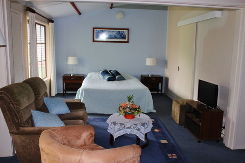 Dartmouth Motor Inn - Tourism Canberra 1