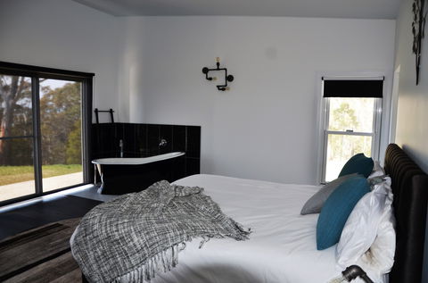Hickory Moon - Tourism Canberra 0