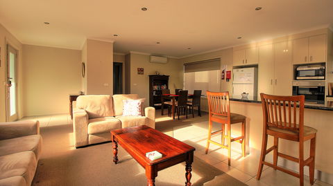 Hobart Villa On Moir - Tourism Canberra 0