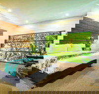 Holiday Inn Melbourne on Flinders - Tourism Canberra