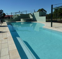 McNevins Logan Park Motel - Tourism Canberra