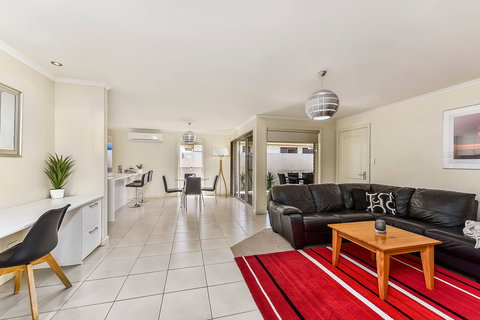 Mount Gambier Apartments - City Fringe Apartment A - Tourism Canberra 1