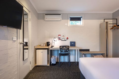 Nightcap At Colyton Hotel - Tourism Canberra 1