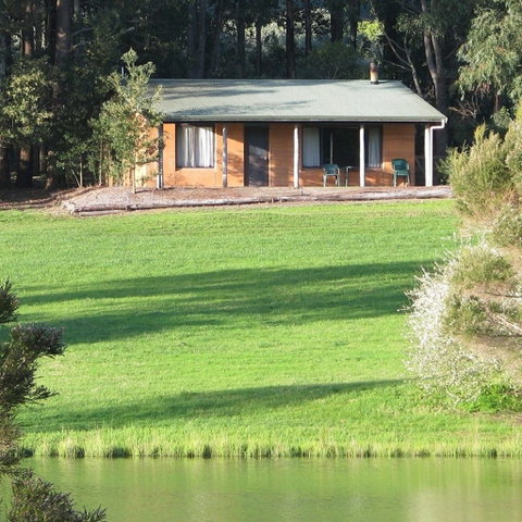 Pemberton Lake View Chalets - Tourism Canberra 0