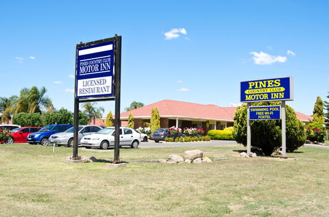 Pines Country Club Motor Inn - Tourism Canberra 0