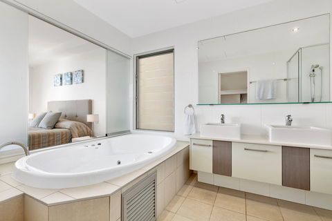Rainbow Sea Resort - Tourism Canberra 2