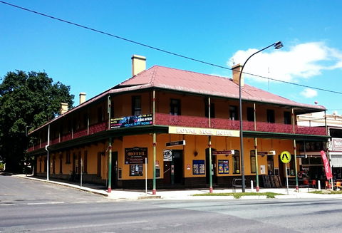 Royal Mail Hotel Braidwood - Tourism Canberra 0