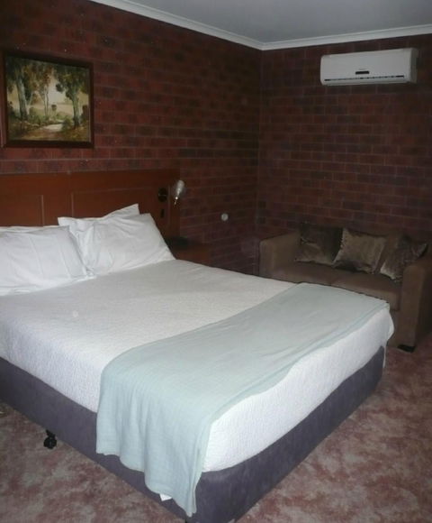 Sportsman Inn Motel - Tourism Canberra 1