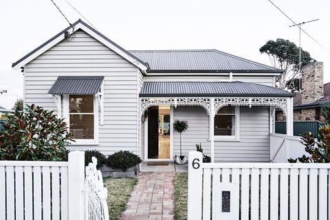 The Fox House, Kyneton - Tourism Canberra 0