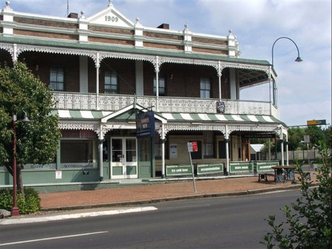 Thunderbolt Inn (aka The Bottom Pub!) - Tourism Canberra 0