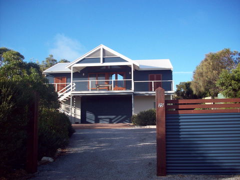 Top Deck Marion Bay - Tourism Canberra 0
