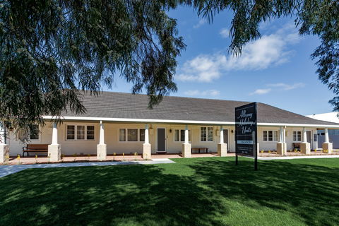 Albany Holiday Units - Tourism Canberra 0