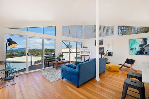 Arty Beach House At Lighthouse Beach - Tourism Canberra 1