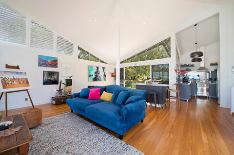 Arty Beach House At Lighthouse Beach - Tourism Canberra 2