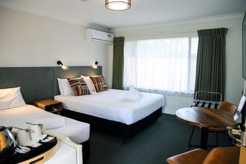 Batemans Bay Hotel - Tourism Canberra 0