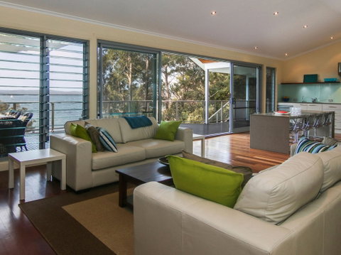 Becalmed On Sunshine Cove - Tourism Canberra 1