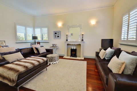 Clemandtines Vintage Beach Estate - Tourism Canberra 1