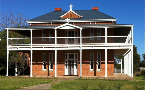Eddy's Of Canowindra - Tourism Canberra 0