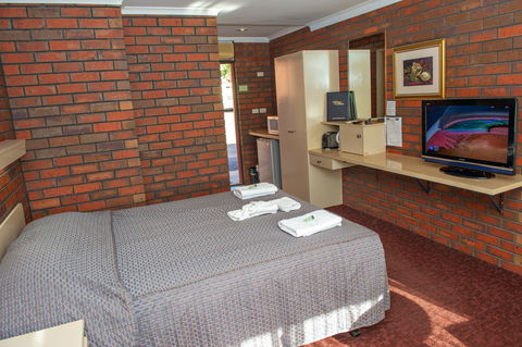 Golden Country Motel And Caravan Park - Tourism Canberra 1