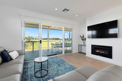 House At Normanville - Tourism Canberra 1