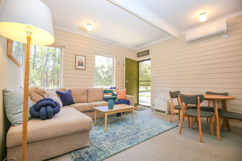Hylander Holiday Unit - Tourism Canberra 0