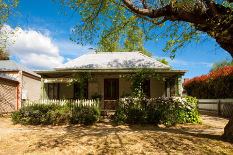 Laidlaw Cottage - Tourism Canberra 0