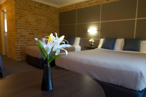 Lakeview Hotel Motel - Tourism Canberra 0
