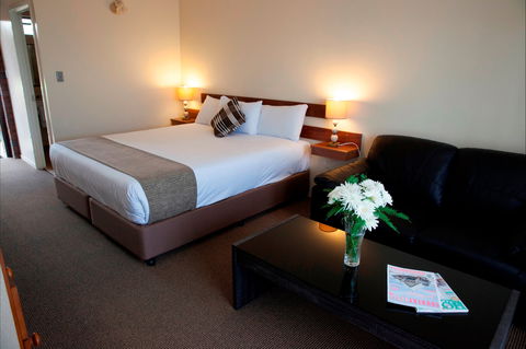 Longreach Motor Inn - Tourism Canberra 0