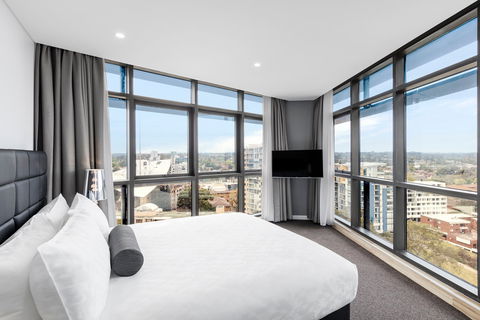 Meriton Suites Church Street, Parramatta - Tourism Canberra 1