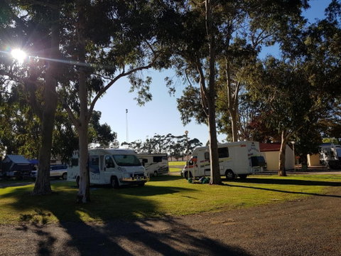 Riverton Caravan Park - Tourism Canberra 0