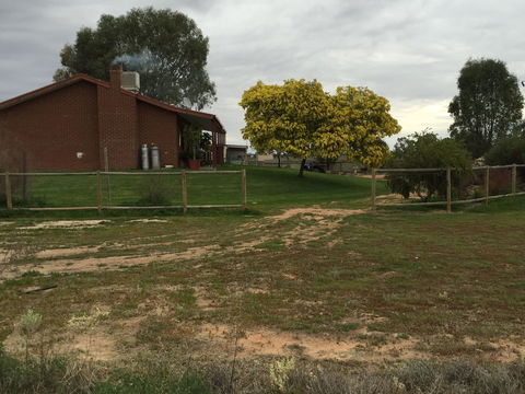 Riverland Holiday Cottage - Tourism Canberra 0
